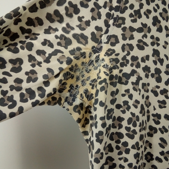 Damaged Equipment 100% Silk White Black Leopard Button Down Blouse XS Material - Picture 7 of 9